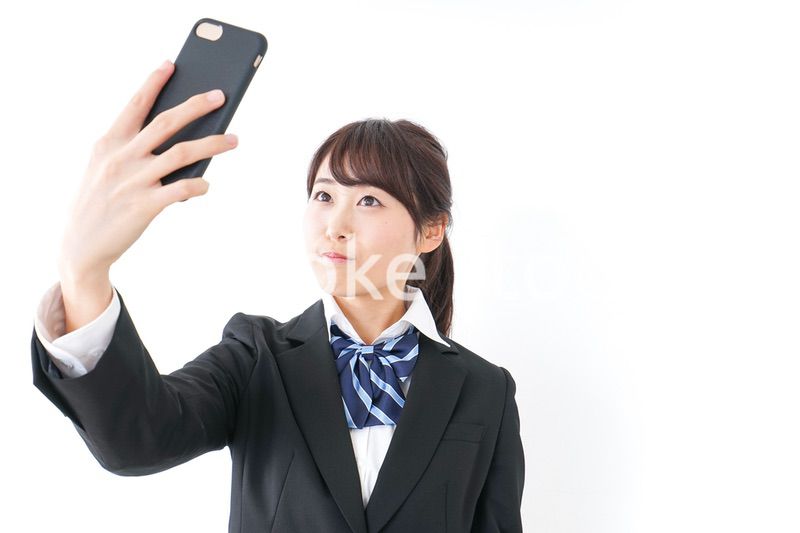 自撮り・テレビ電話をする女子学生