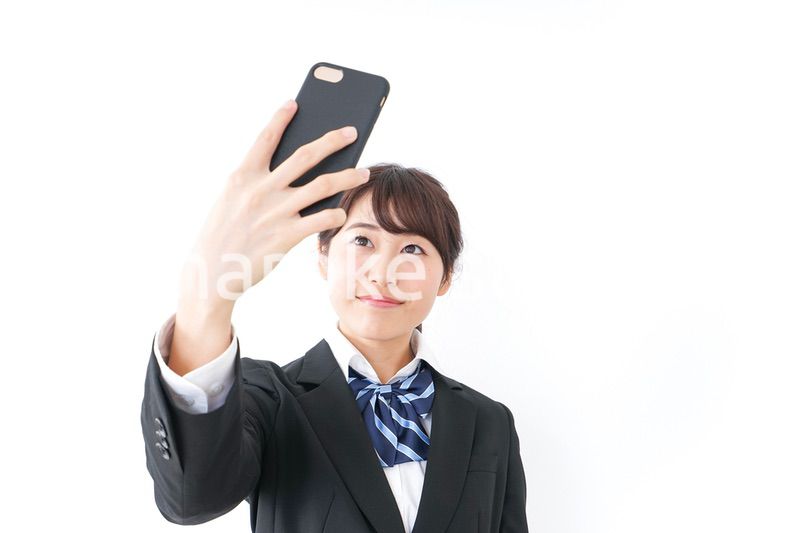 自撮り・テレビ電話をする女子学生