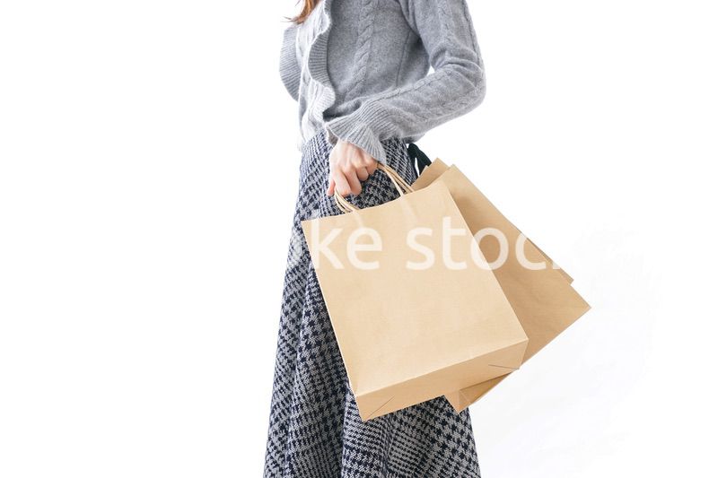 ショッピングをする女性・顔なし