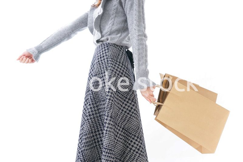 ショッピングをする女性・顔なし