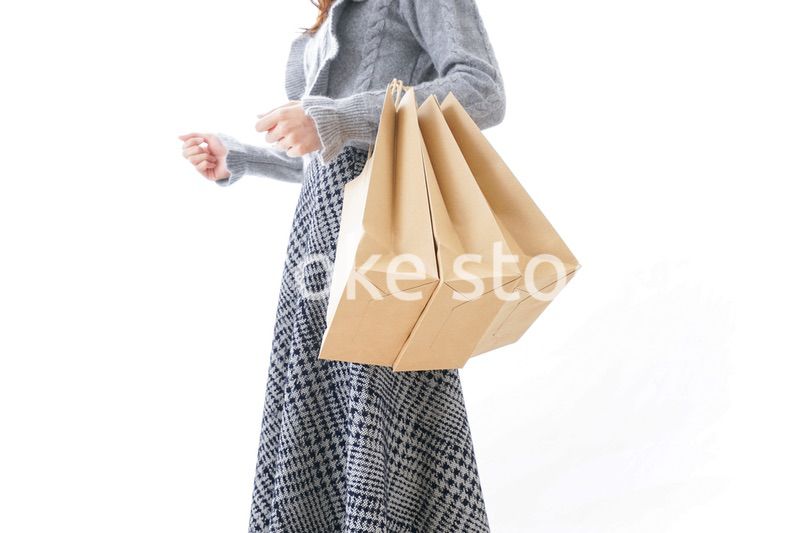 ショッピングをする女性・顔なし