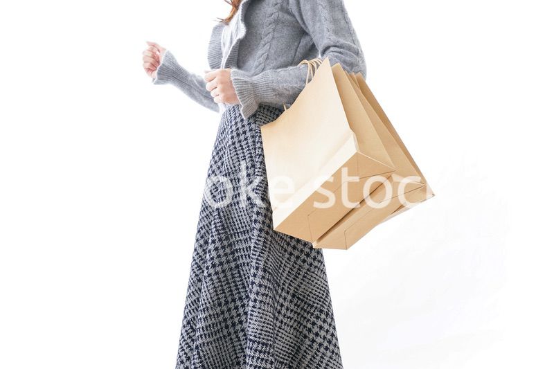 ショッピングをする女性・顔なし