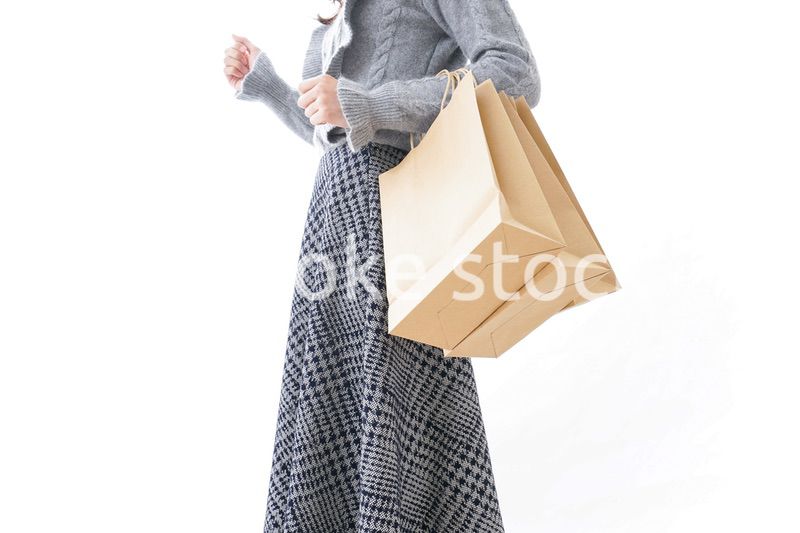 ショッピングをする女性・顔なし