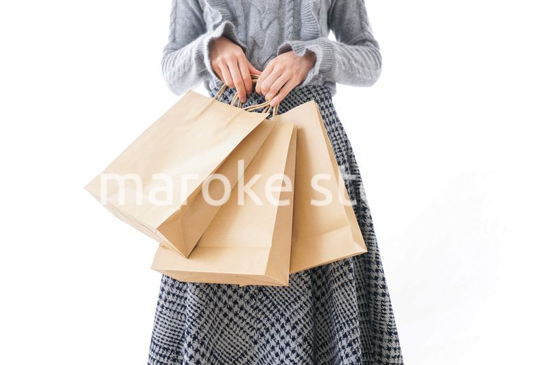 ショッピングをする女性・顔なし