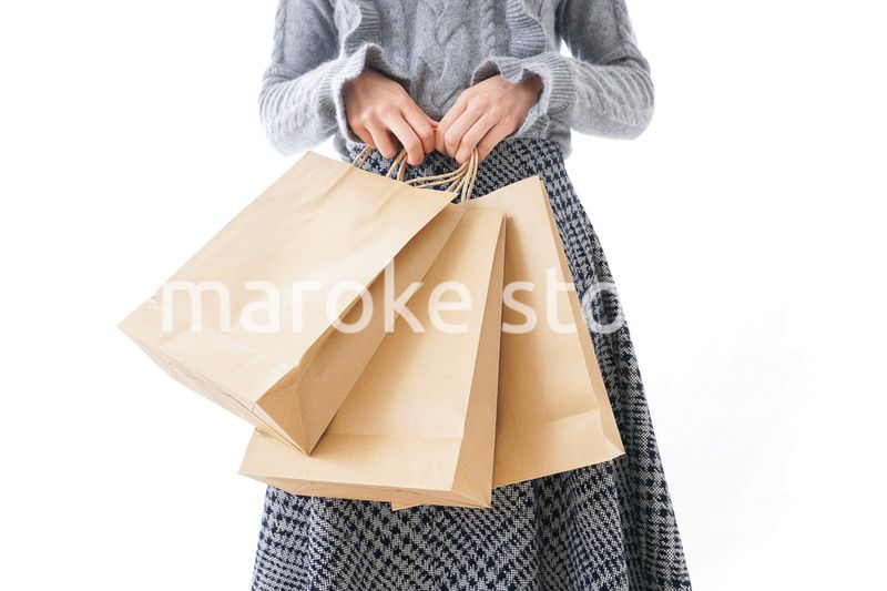 ショッピングをする女性・顔なし