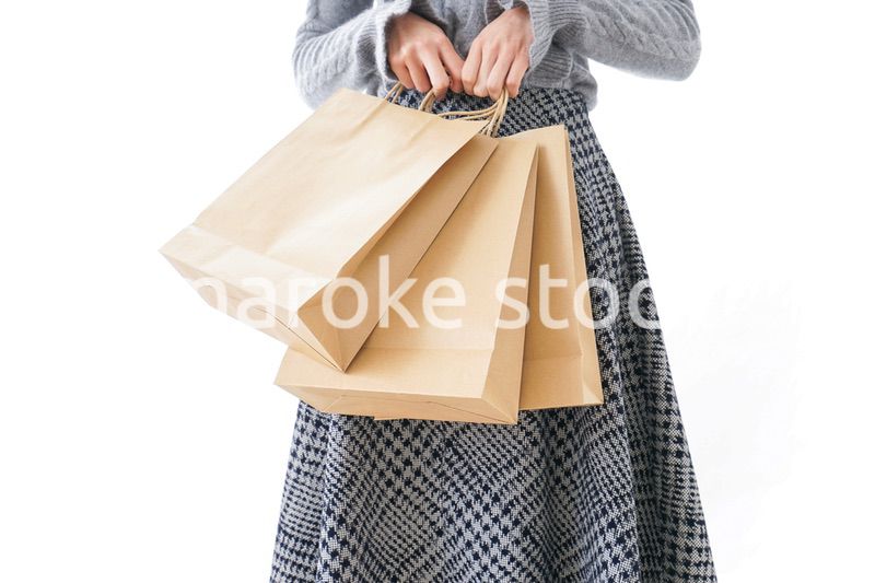 ショッピングをする女性・顔なし