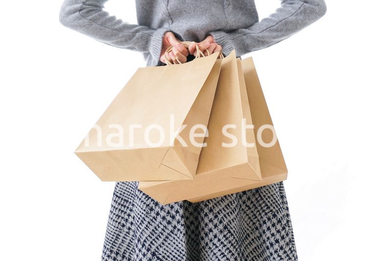 ショッピングをする女性・顔なし