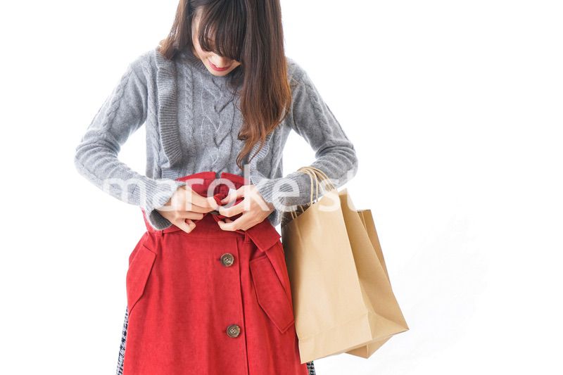 服を買う女性