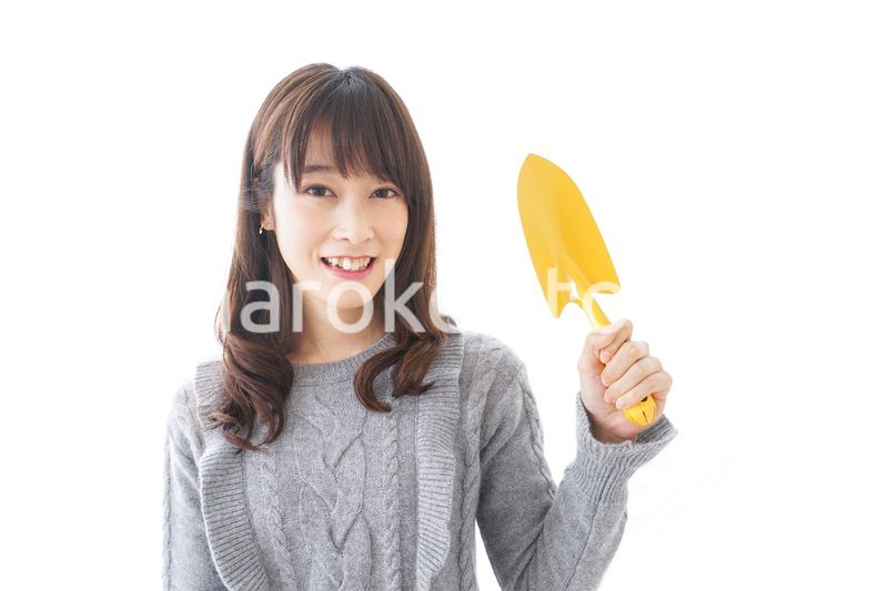 ガーデニングをする女性