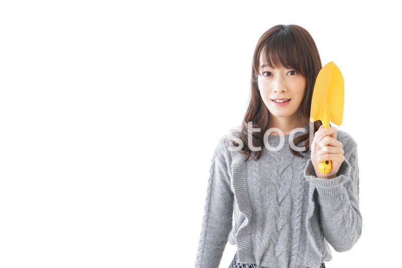 ガーデニングをする女性