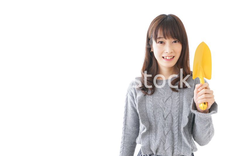 ガーデニングをする女性