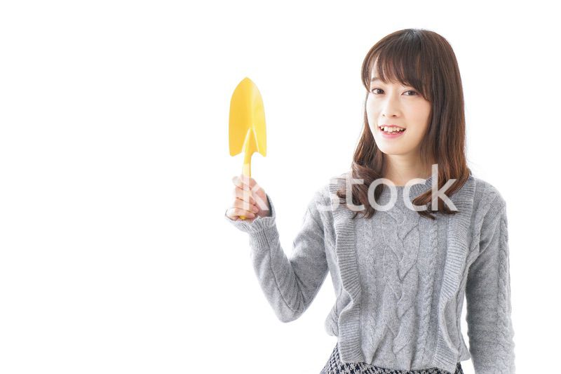 ガーデニングをする女性