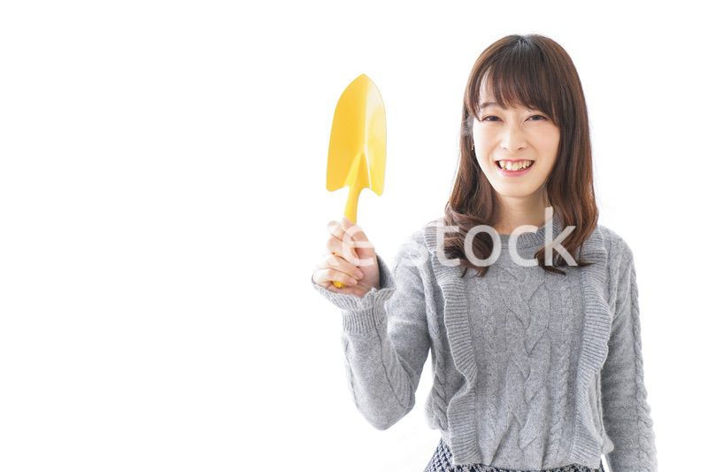 ガーデニングをする女性