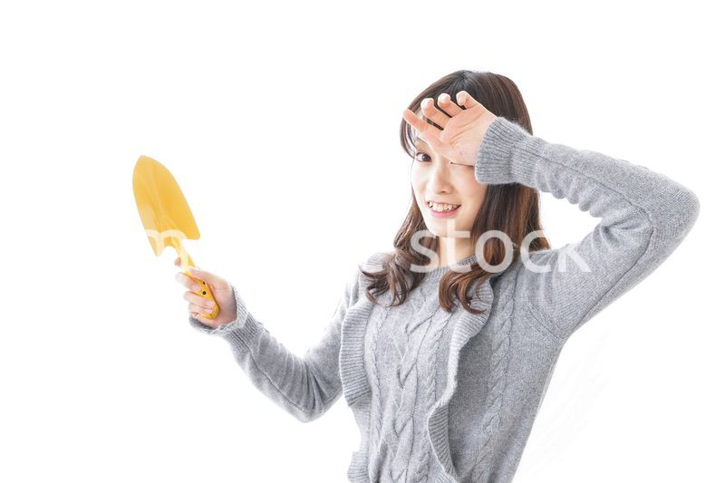 ガーデニングをする女性