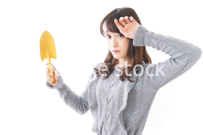 ガーデニングをする女性