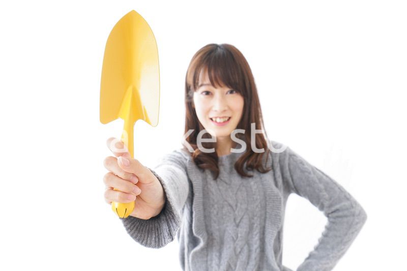 ガーデニングをする女性