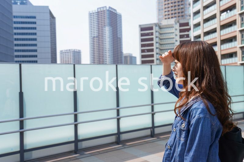 Young woman walking with casual wear