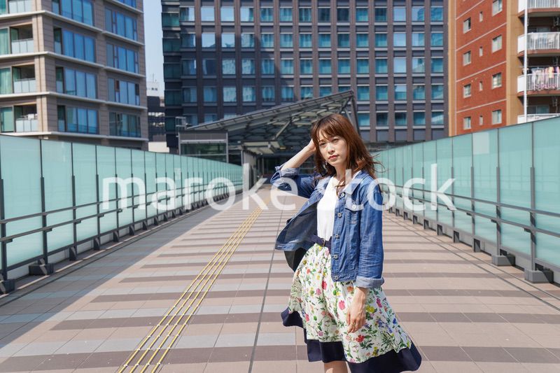 Young woman walking with casual wear