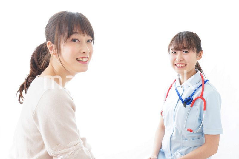 病気の治療をする女性