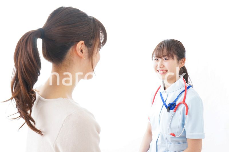 病気の治療をする女性