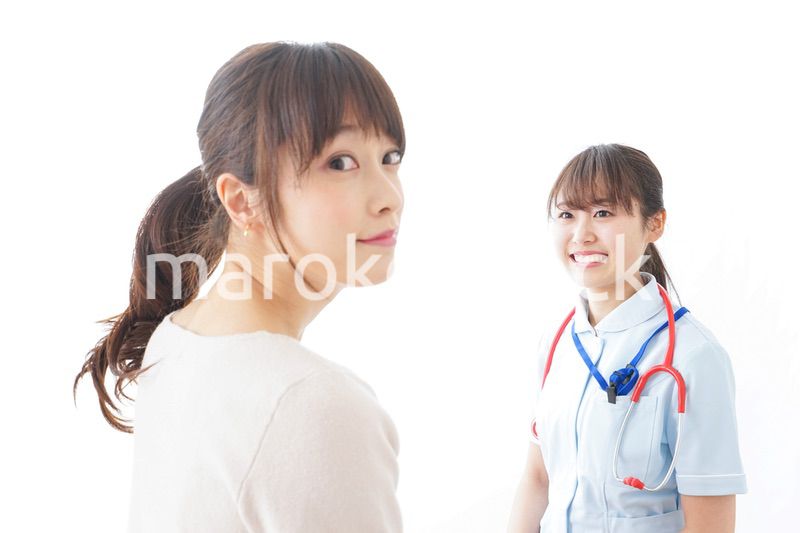 病気の治療をする女性