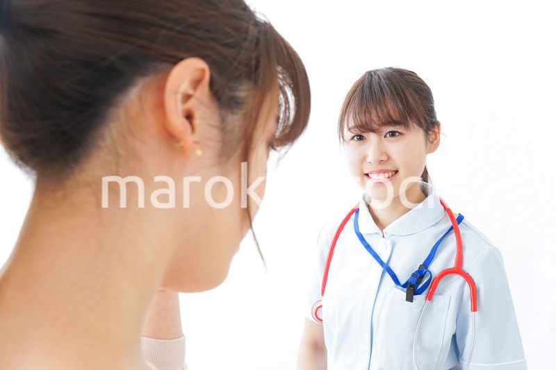 病気の治療をする女性