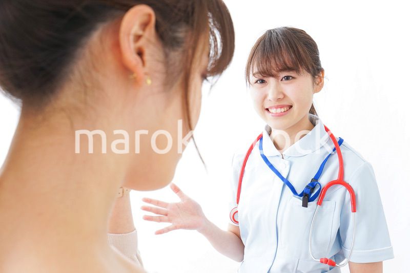 病気の治療をする女性