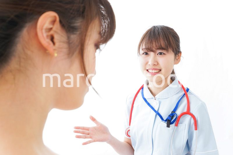 病気の治療をする女性