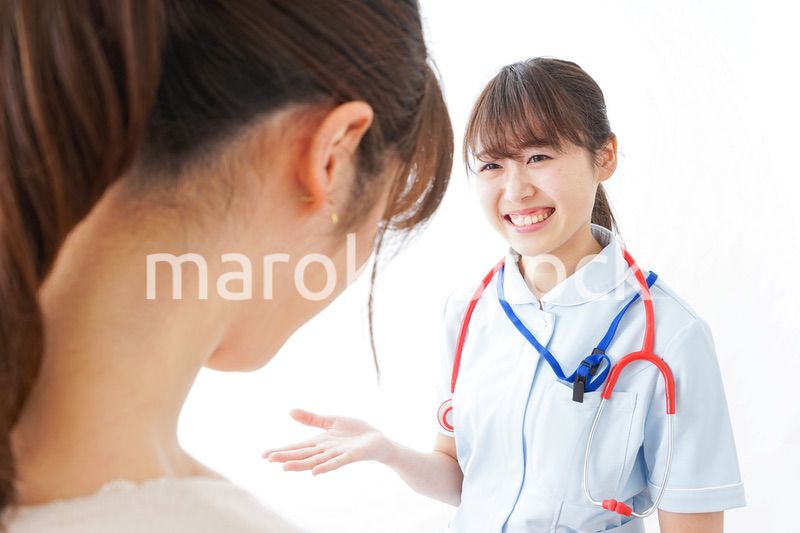 病気の治療をする女性