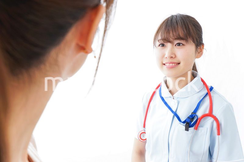 病気の治療をする女性