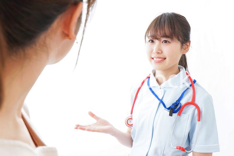 病気の治療をする女性