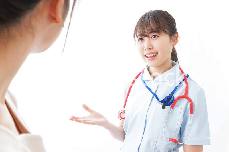 病気の治療をする女性