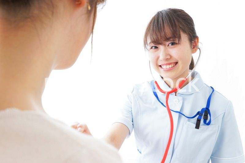 病気の治療をする女性