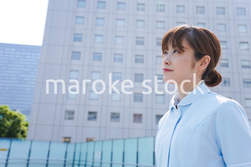 病院で休憩する看護師