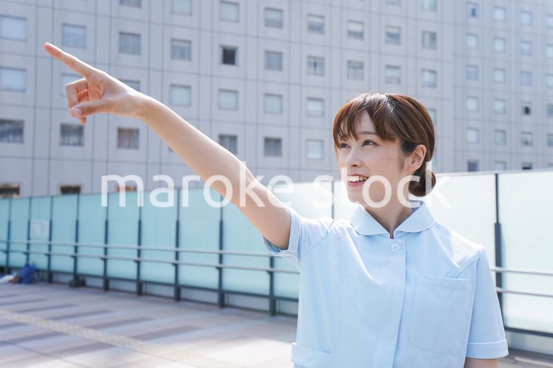 指さす看護師