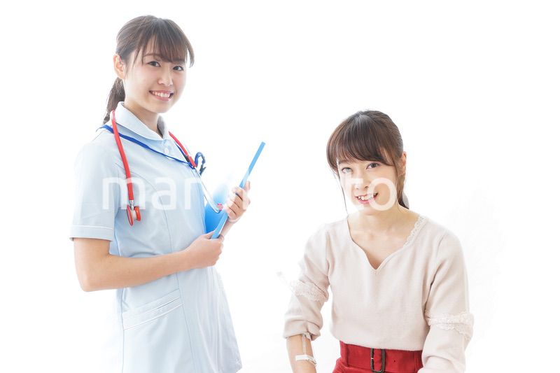 病気の治療をする女性