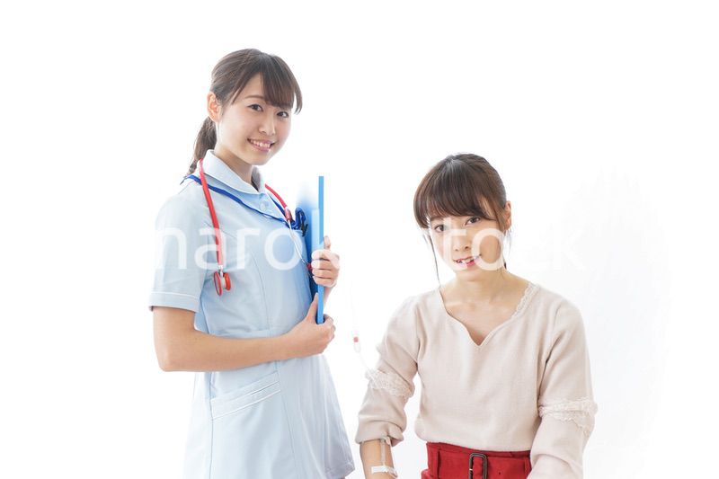 病気の治療をする女性