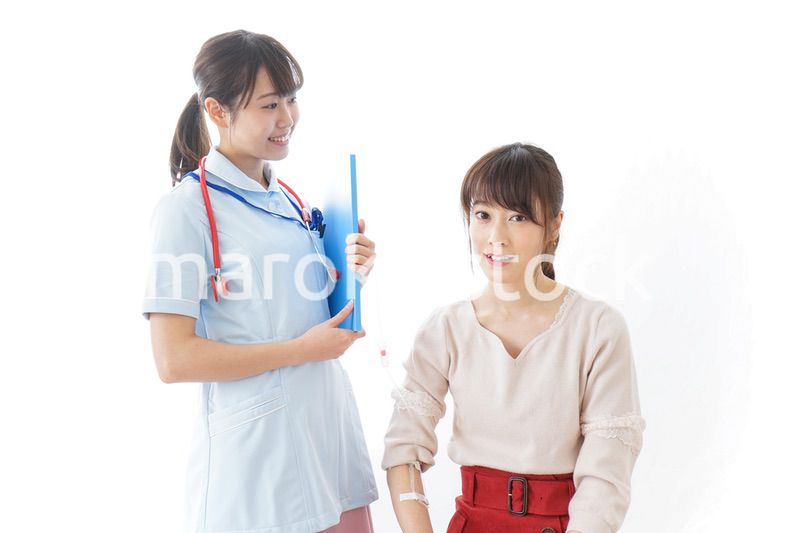 病気の治療をする女性