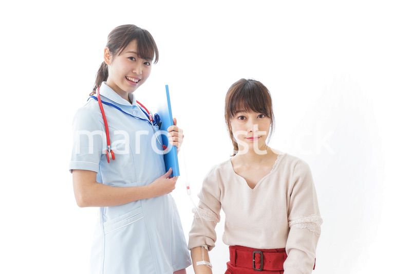 病気の治療をする女性