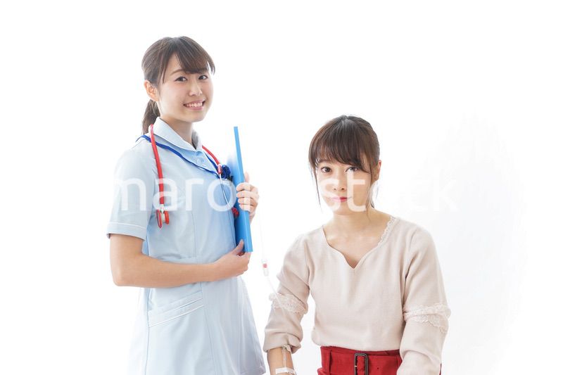 病気の治療をする女性