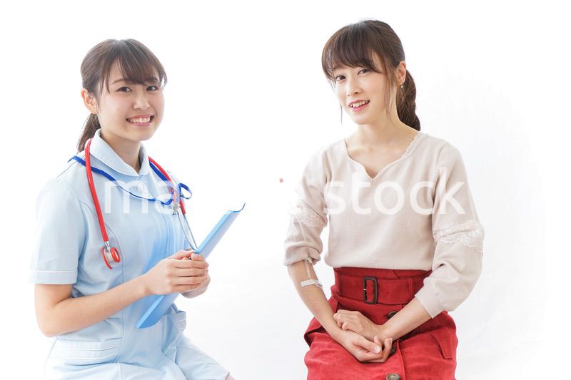 病気の治療をする女性