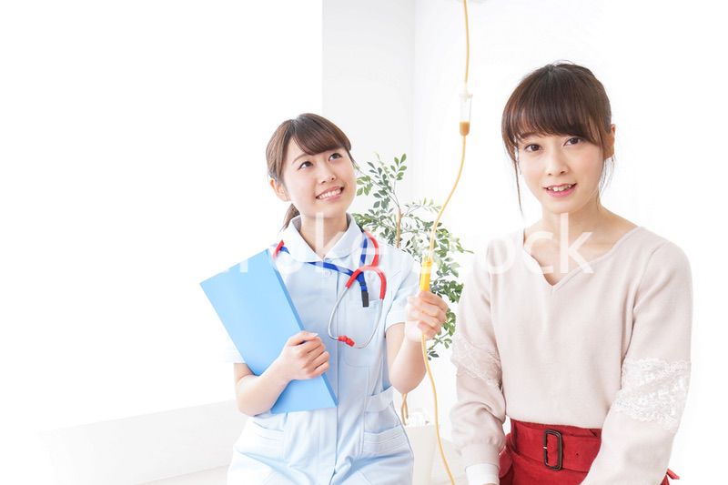 病気の治療をする女性