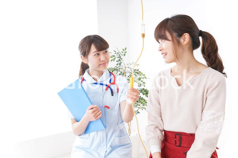 病気の治療をする女性