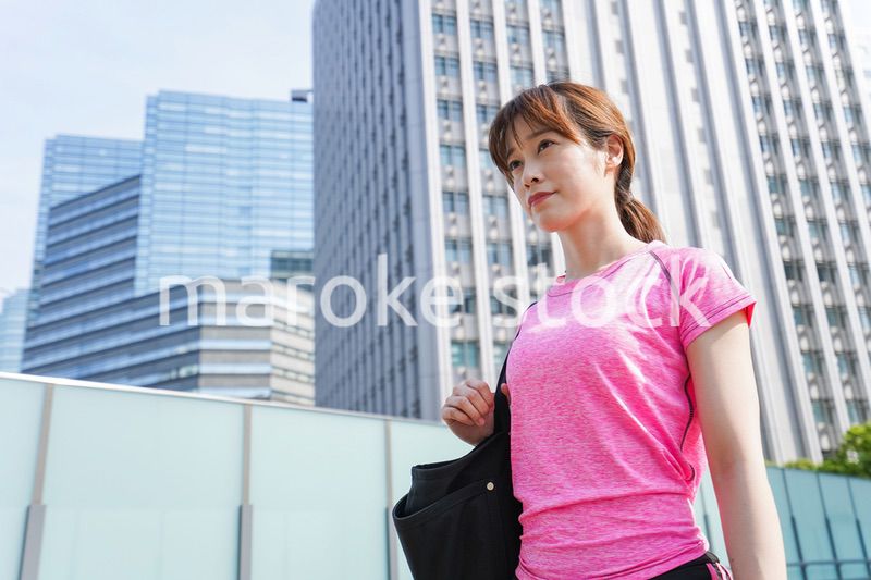 ジムに行く女性