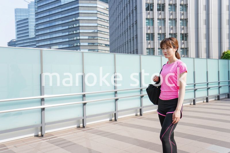 ジムに行く女性