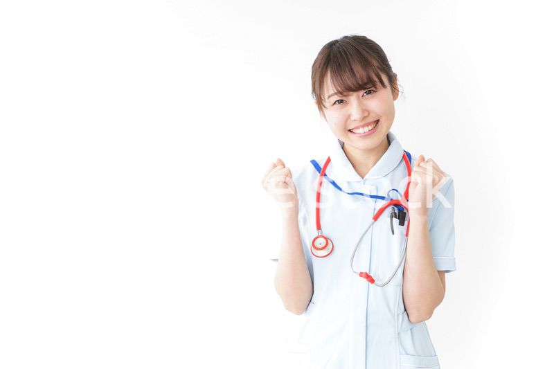 ガッツポーズをするナース