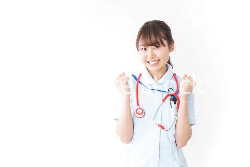 ガッツポーズをするナース