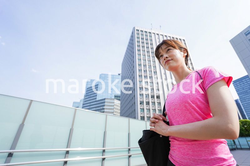 ジムに行く女性