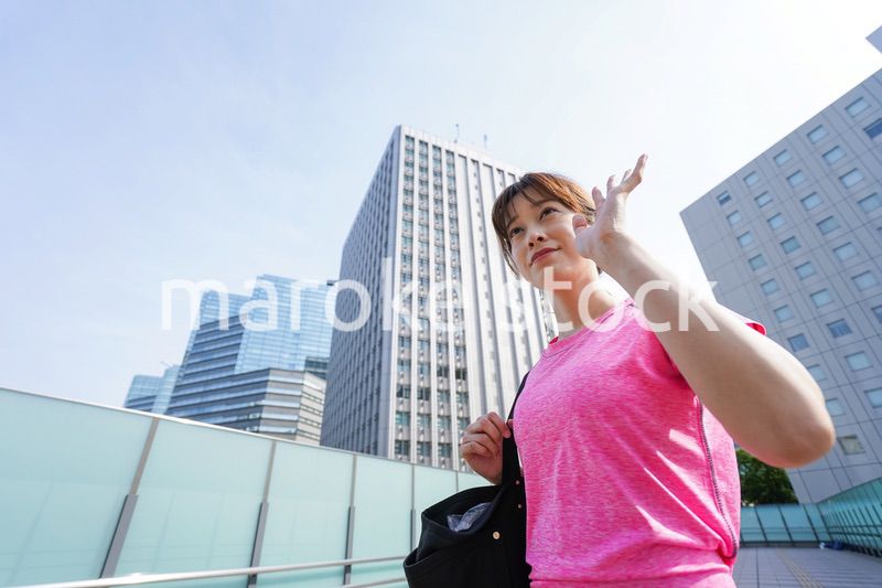 ジムに行く女性