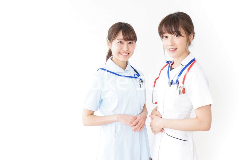二人の若手看護師
